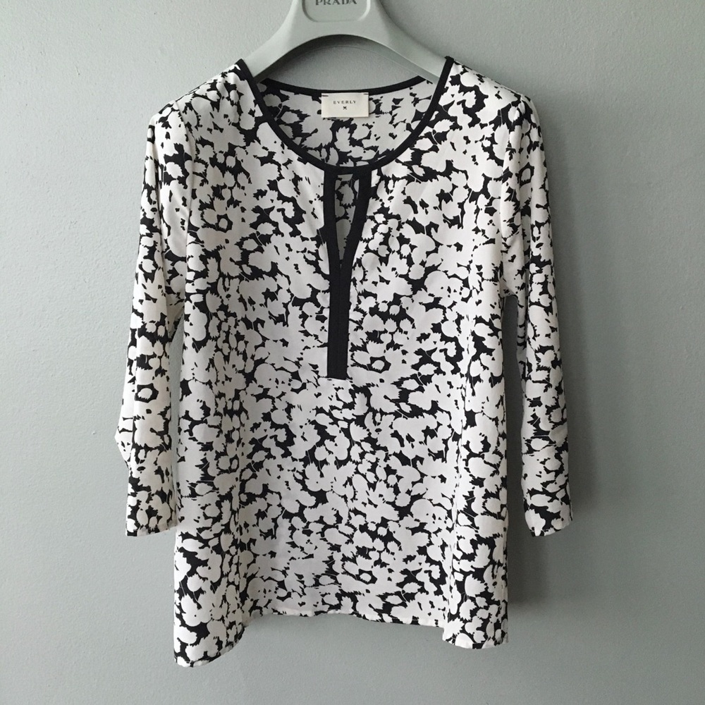 Everly Abstract Pattern Blouse, Small - Picture 2 of 10